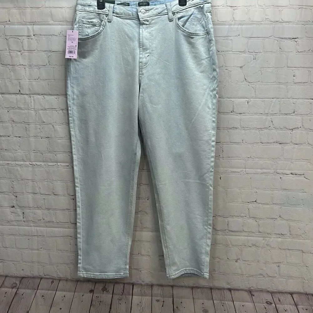 Wild fable super high-rise taperedβjeans Womenβs οΏΌ distressed Jeans Size 16βNWT